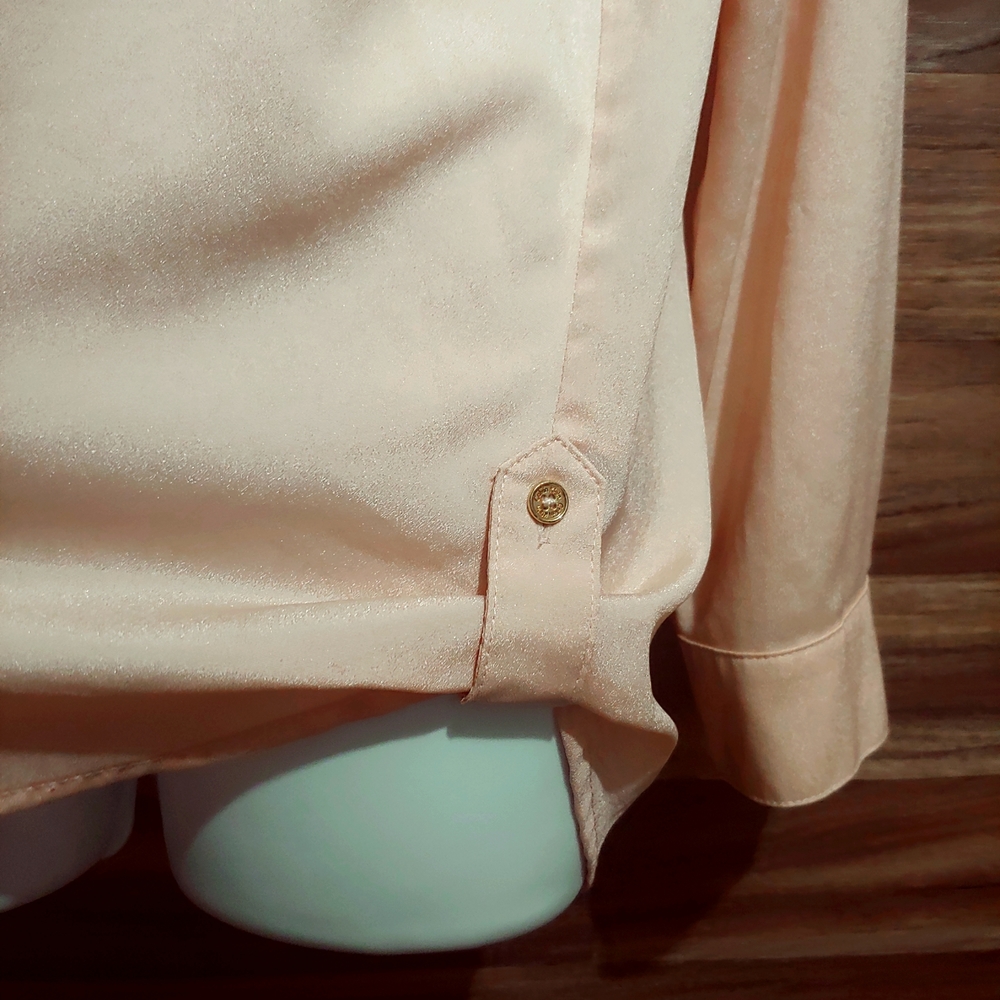 🎉🛍 Calvin Klein light pink button down blouse with gold buttons - Picture 5 of 8